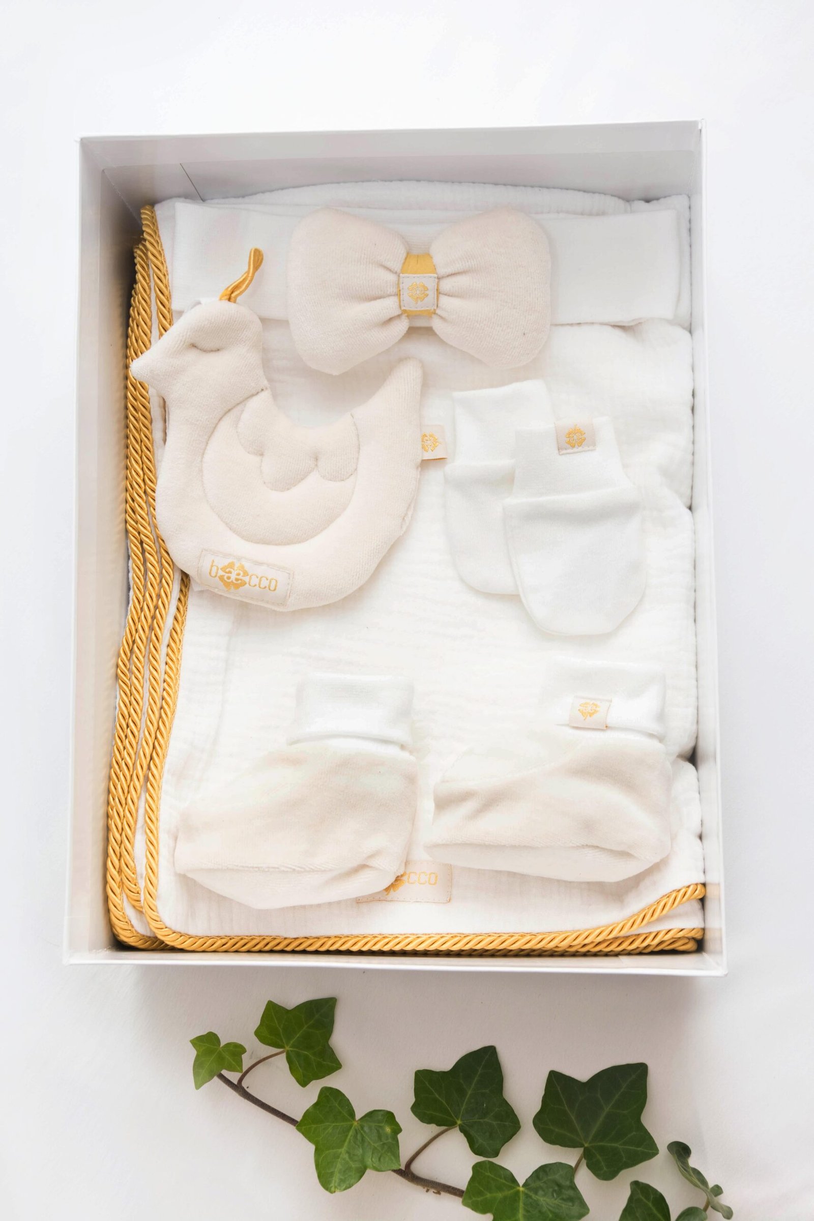 Buy Premium Quality Gift Box Baby Girl Medium | Baecco